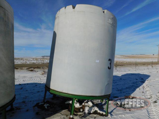 3000 Gallon Vertical Poly Tank on Stands _1.jpg